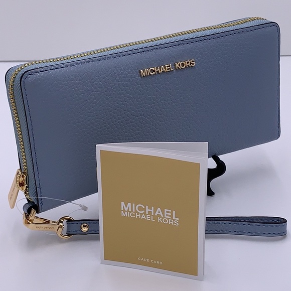 MICHAEL KORS LARGE TRAVEL CONTINENTAL WRISTLET WALLET PALE BLUE COLOR
NWT - Picture 3 of 16